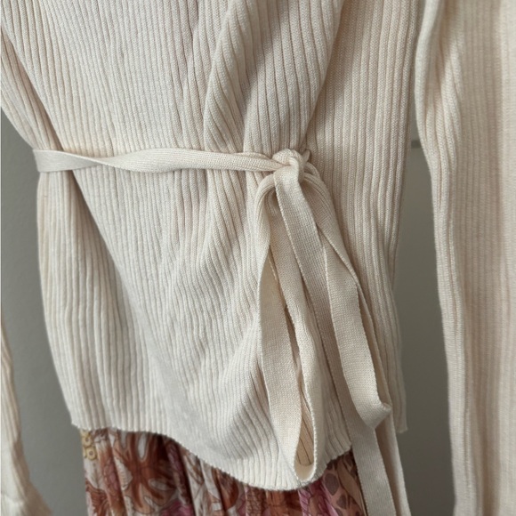 Reformation Wrap Sweater Size XS, Tencel/Linen Lightweight, Cream, EUC - Picture 9 of 16